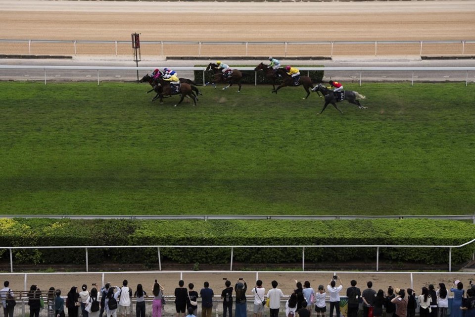 Macao, China's Gambling Hub, Hosts Final Horse Race, Closing 40-Year Tradition