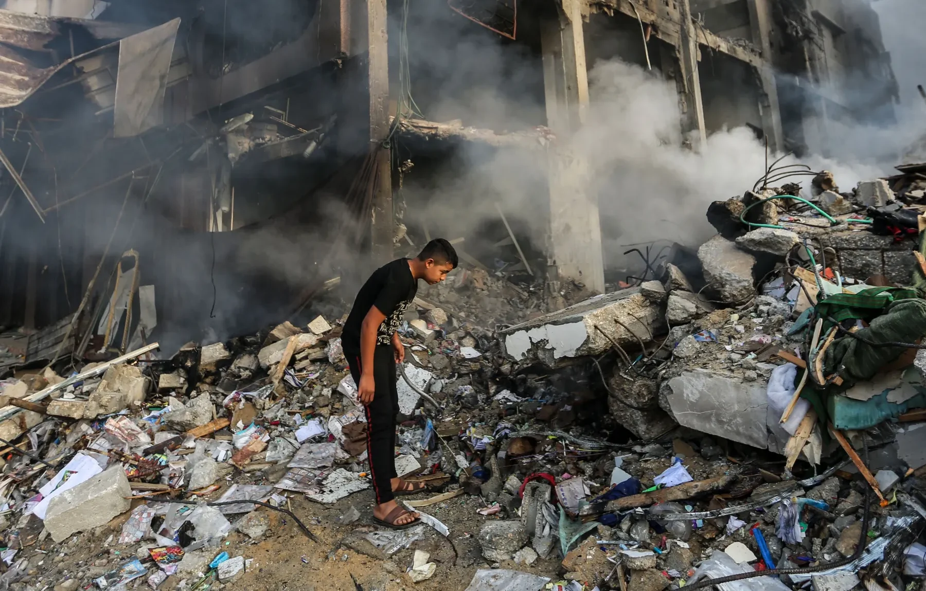 Israel Implements Daily Pause in Gaza Fighting to Allow Aid Delivery Amid Ongoing Conflict