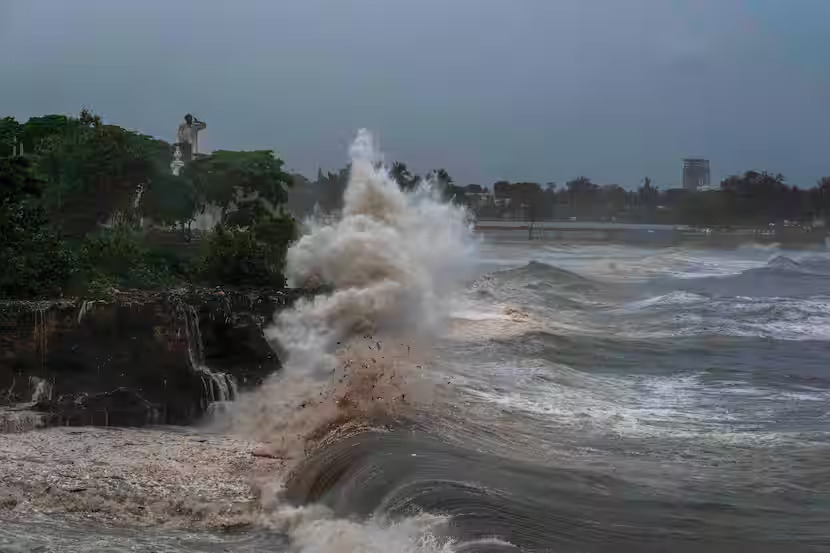 Beryl Approaches Texas Coast, Bringing Potential for Significant Impact and Heavy Rainfall