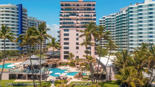 Florida Hotels Surge Amid Heat Wave Escape Trend, Adapting to Changing Seasonal Preferences