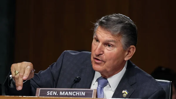 Manchin Considers Challenging Harris for 2024 Democratic Nomination