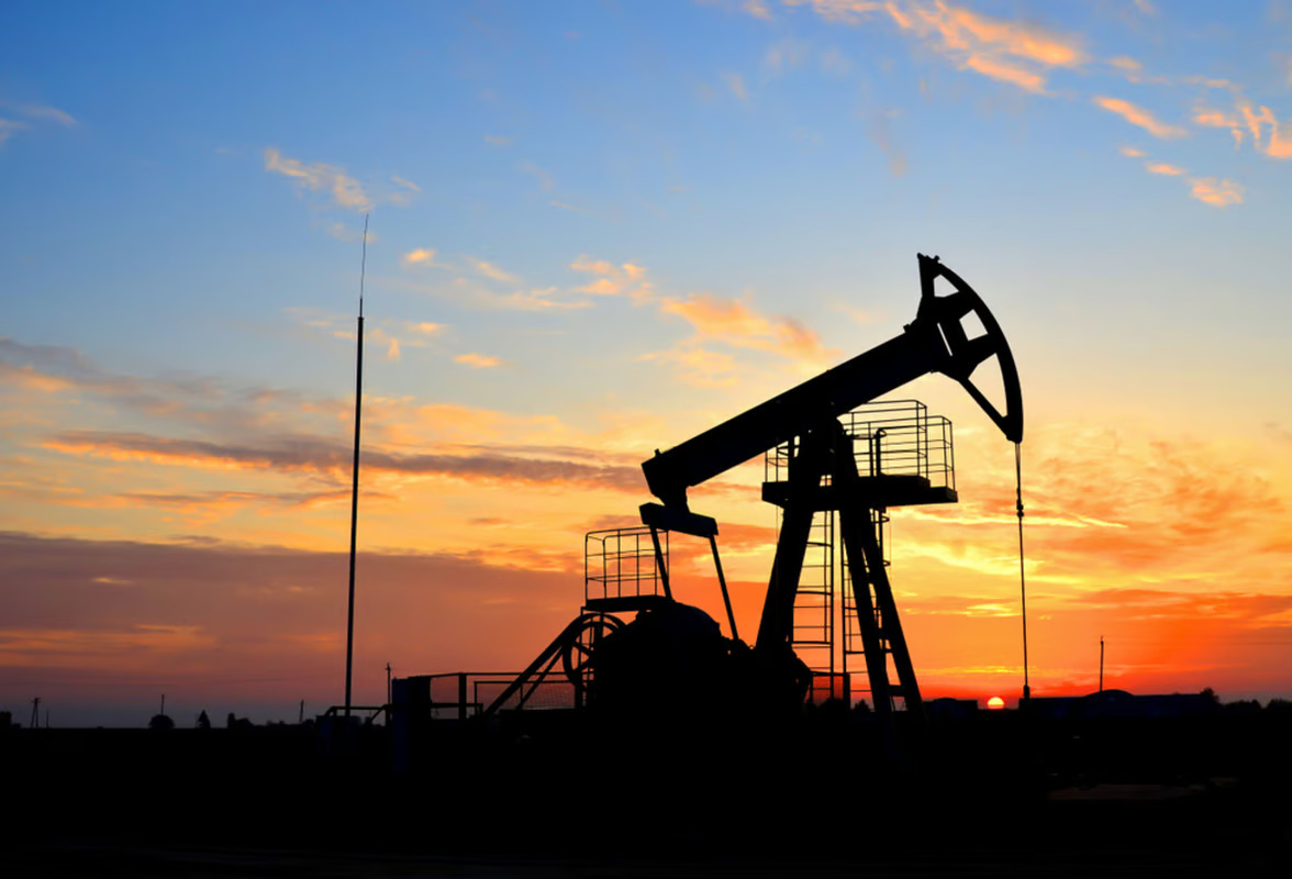 U.S. Crude Oil Prices Hold Steady Amid Inventory Declines and Economic Indicators