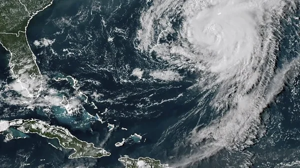 Hurricane Ernesto Strengthens as It Moves Toward Canada, Impacting Bermuda and U.S. East Coast