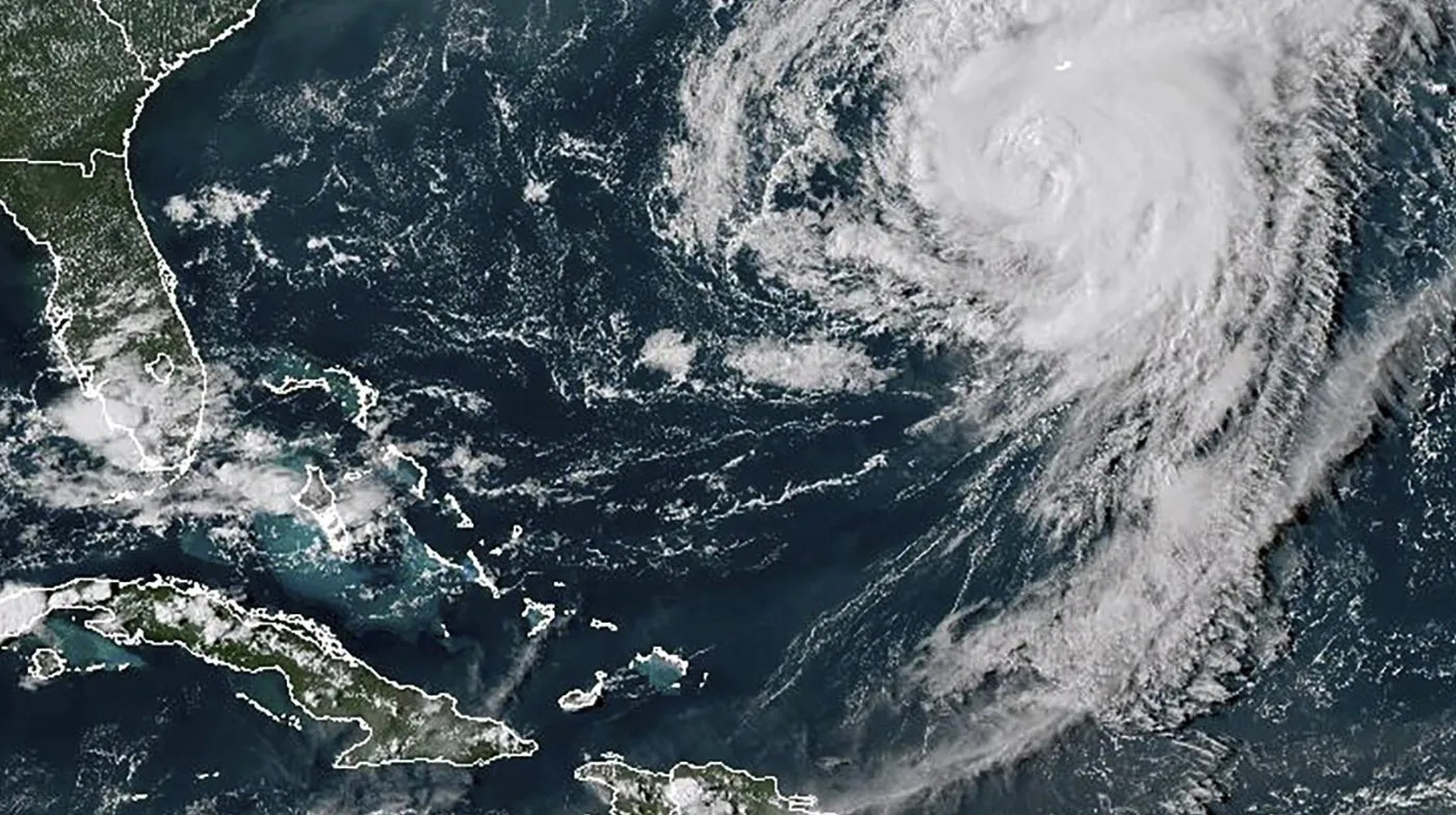 Hurricane Ernesto Strengthens as It Moves Toward Canada, Impacting Bermuda and U.S. East Coast