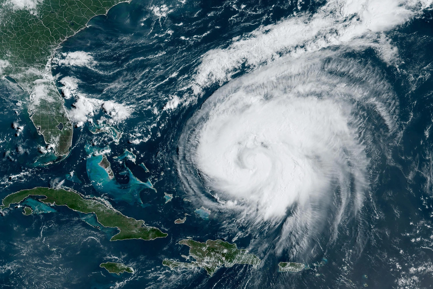 Hurricane Ernesto Strengthens as It Moves Toward Canada, Impacting Bermuda and U.S. East Coast