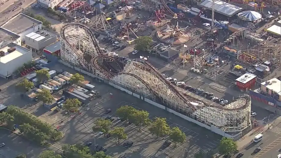 Luna Park's Cyclone Roller Coaster Closed Indefinitely After Mechanical Malfunction and Safety Violations