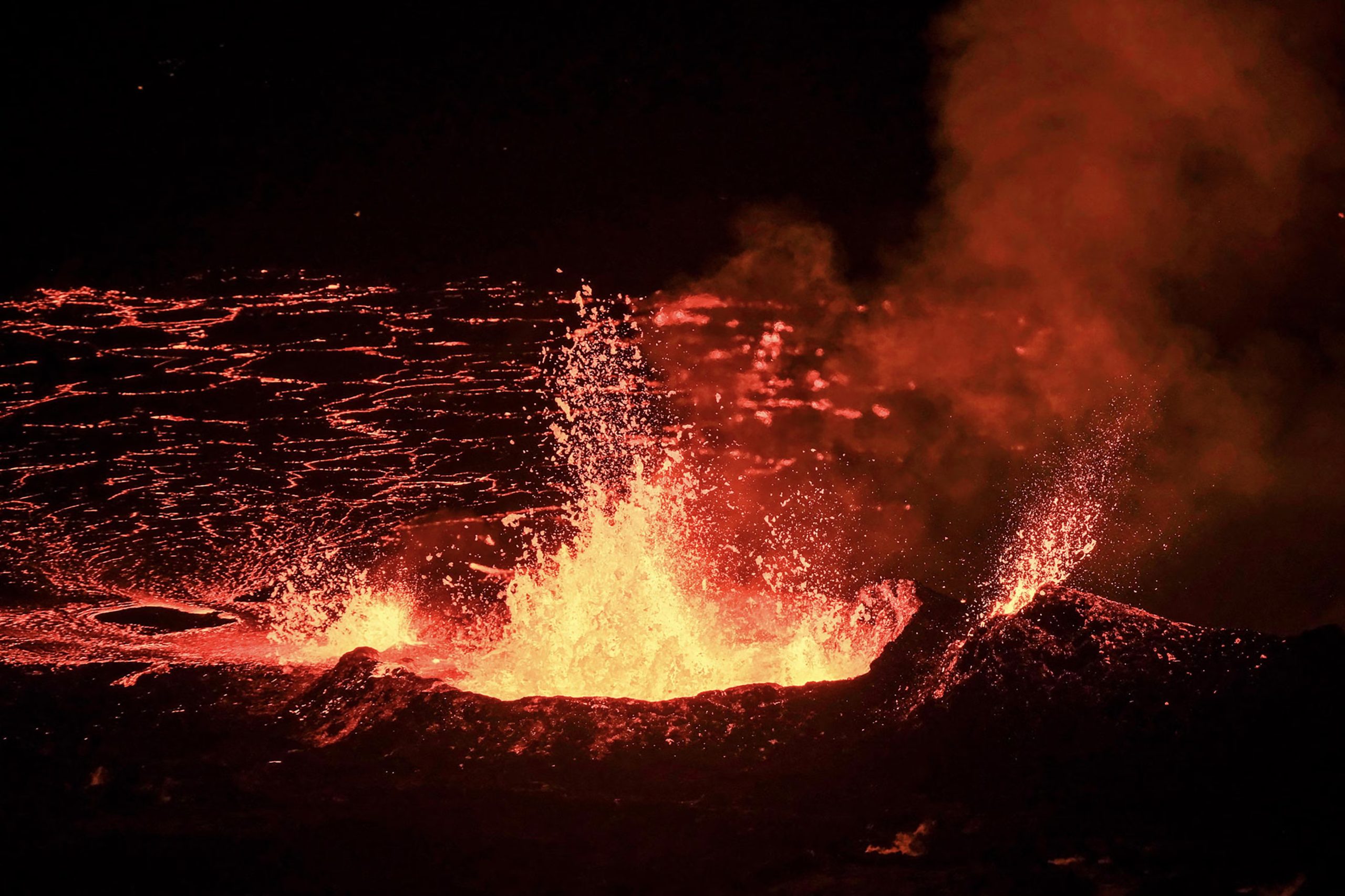 Sixth Volcanic Eruption in Iceland's Reykjanes Peninsula Causes Local Evacuations but No Threat to Life