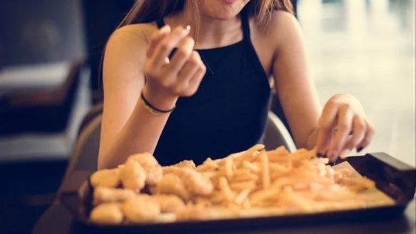 Study Finds UK Adolescents Consume Majority of Calories from Ultra-Processed Foods, Highlighting Health Risks and Socio-Demographic Disparities