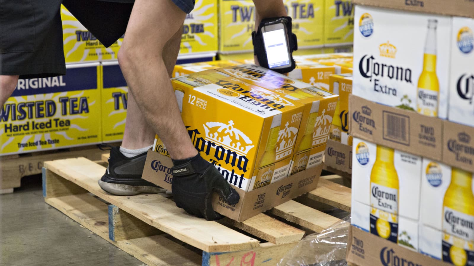 CEO of Constellation Brands Bill Newlands Dismisses Tariff Worries While Highlighting Growth and Strategic Focus