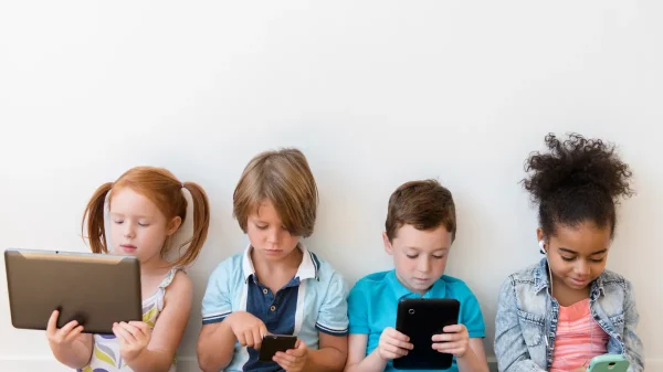 Governments of the UK and US Collaborate to Enhance Online Safety for Children Amid Rising Smartphone Use