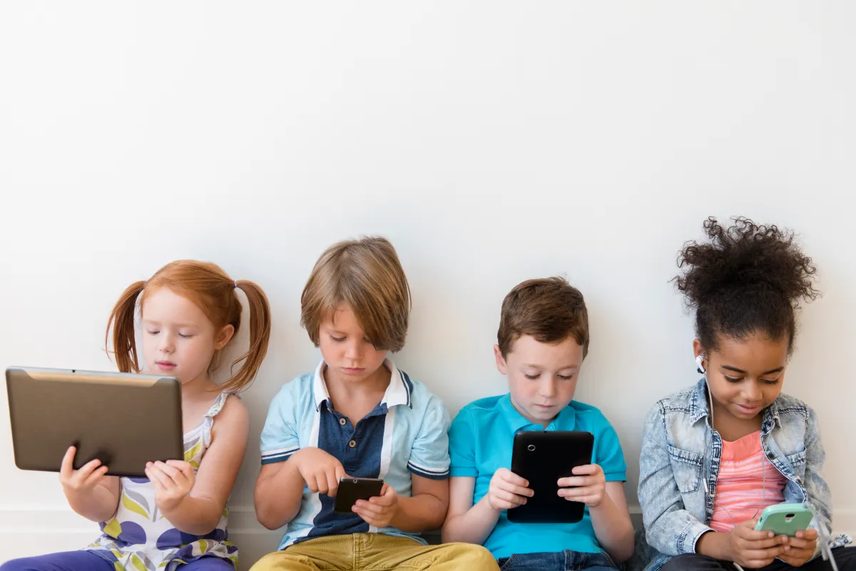 Governments of the UK and US Collaborate to Enhance Online Safety for Children Amid Rising Smartphone Use