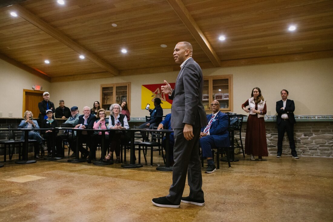 Hakeem Jeffries Highlights Democrats' Legislative Wins and Eyes House Majority in 2024