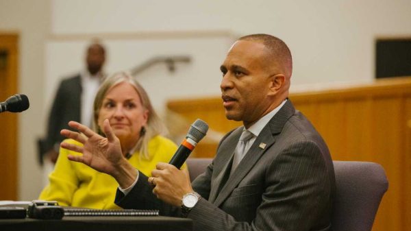 Hakeem Jeffries Highlights Democrats' Legislative Wins and Eyes House Majority in 2024