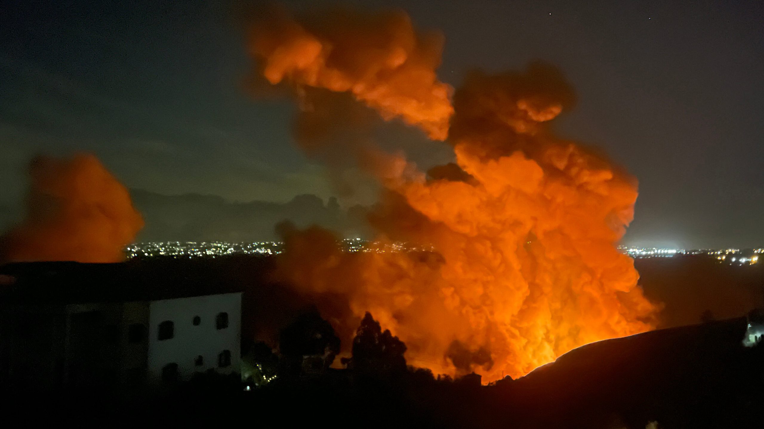 Hezbollah Launches Direct Rocket Attacks on Haifa, Prompting Israeli Airstrikes in Escalating Conflict