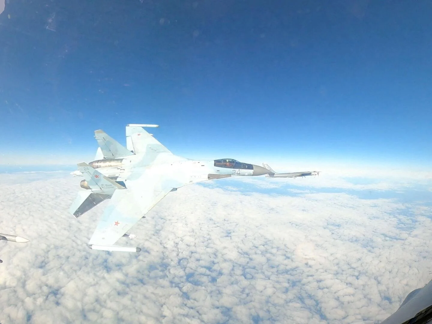 U.S. Military Condemns Russian Fighter Jet’s Unsafe Maneuver During Intercept Near Alaska