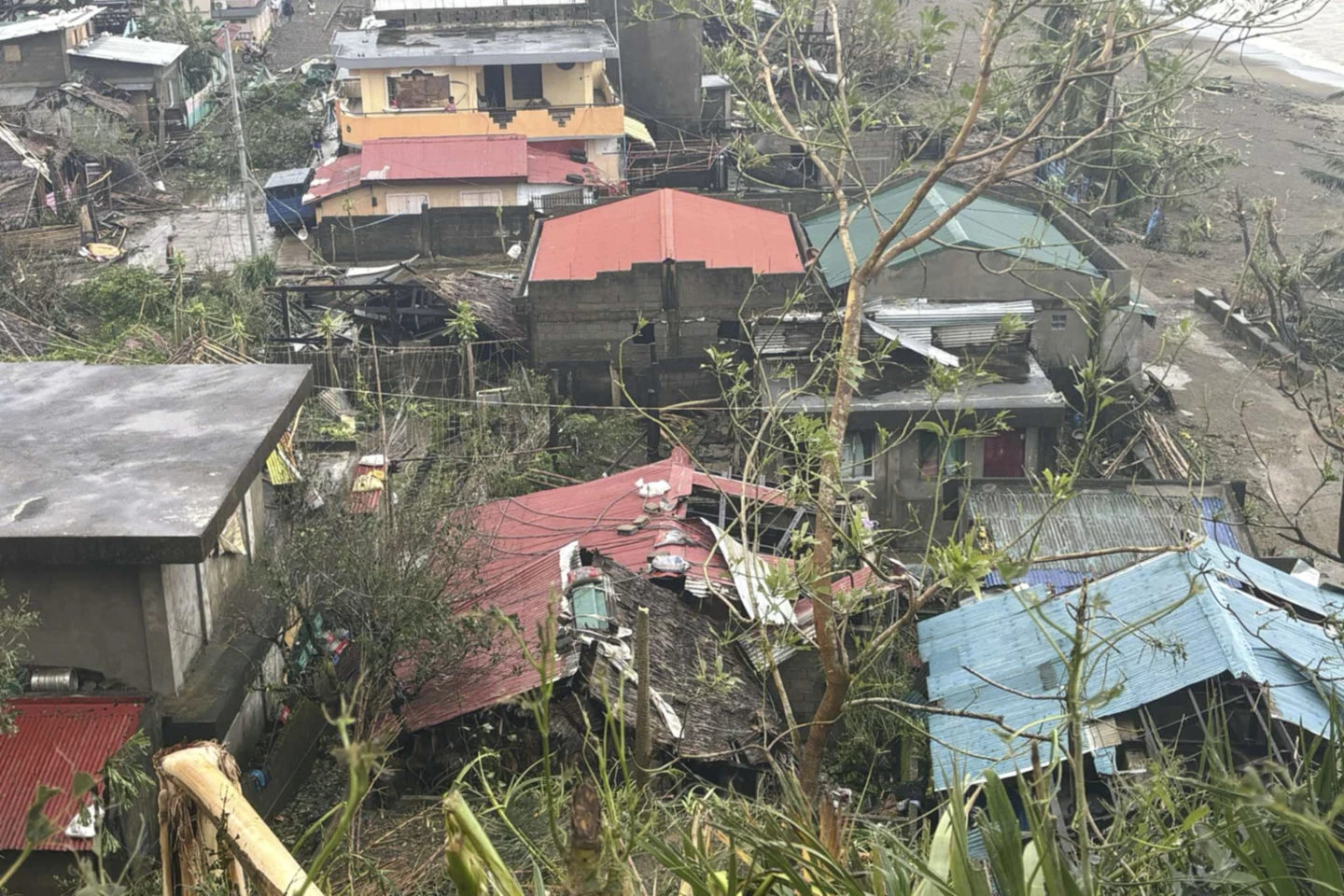 Typhoon Man-yi Devastates Northern Philippines, Straining Disaster Response and Displacing Hundreds of Thousands