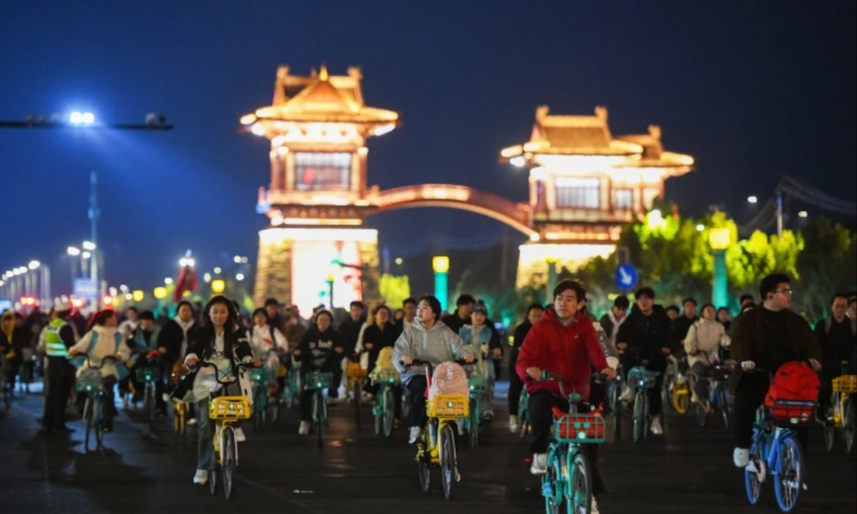 Chinese College Students’ Night Rides for Dumplings Spark Tourism, Traffic Chaos, and Government Crackdown