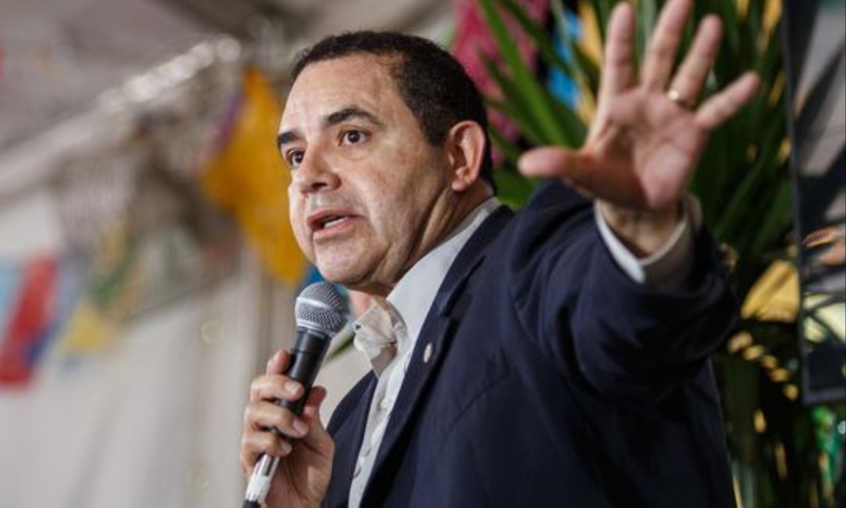 Cuellar Warns Democrats of Disconnect with Working-Class Voters, Calls for Focus on Economic and Border Security Issues