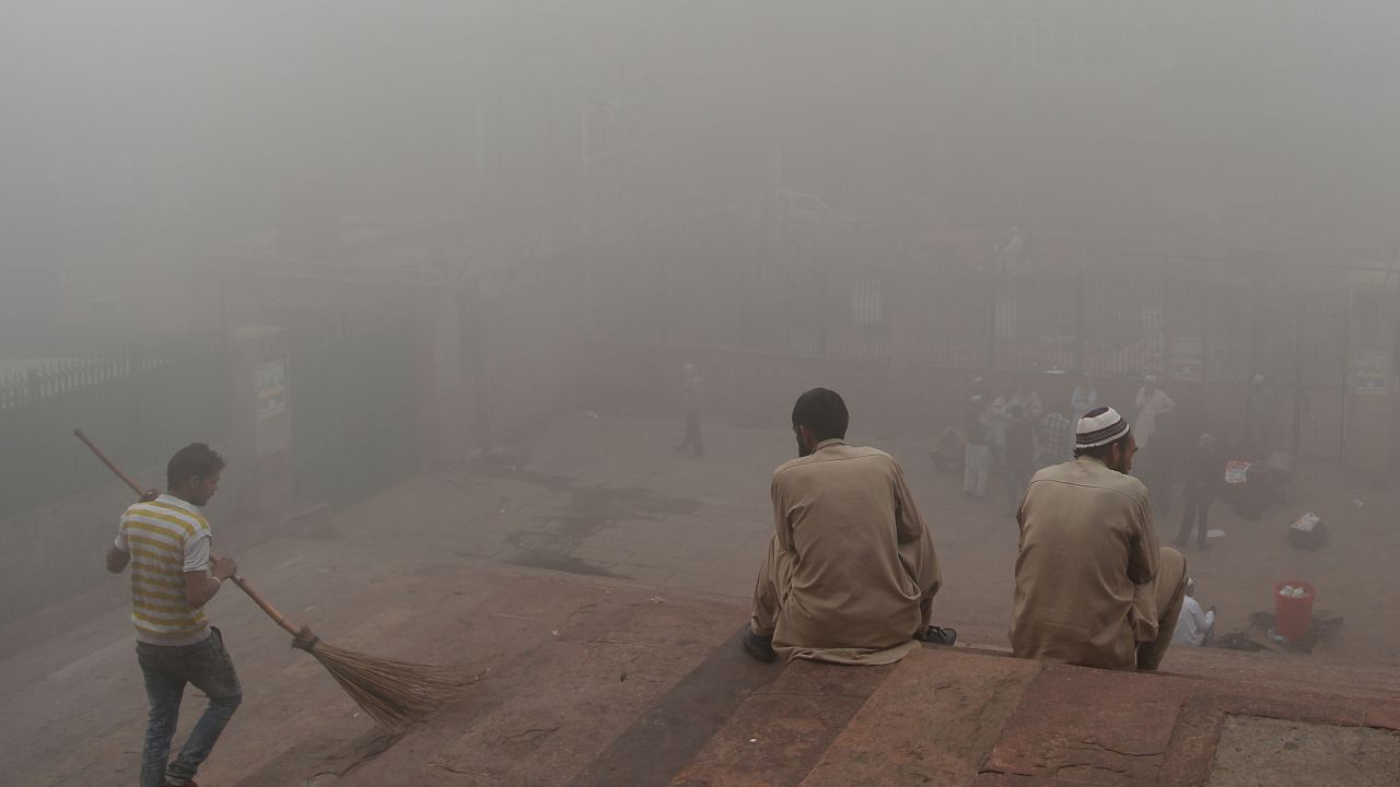 New Delhi Implements Emergency Measures Amid Severe Pollution Crisis and Health Concerns