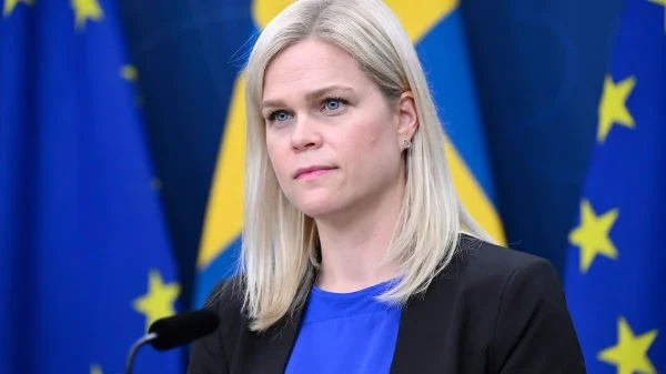 Swedish Minister’s Unusual Banana Phobia Sparks National Attention and Workplace Adjustments