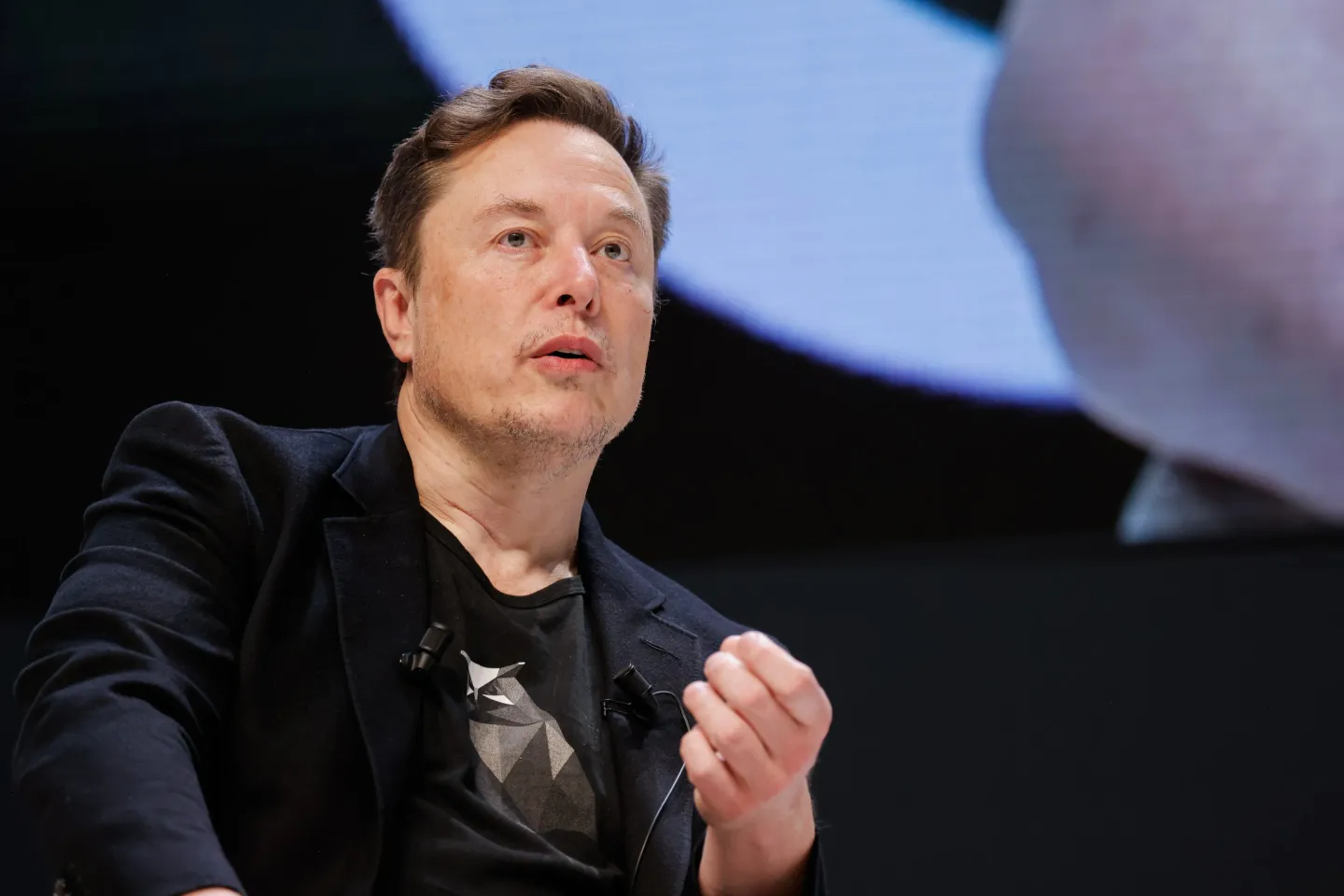 Elon Musk Dominates Business News with Over 1 Billion Global Page Views in 2024