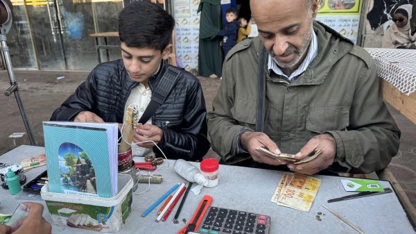 Jeweler-Turned-Money Repairman Helps Gaza Residents Navigate Cash Crisis Amid War and Blockade