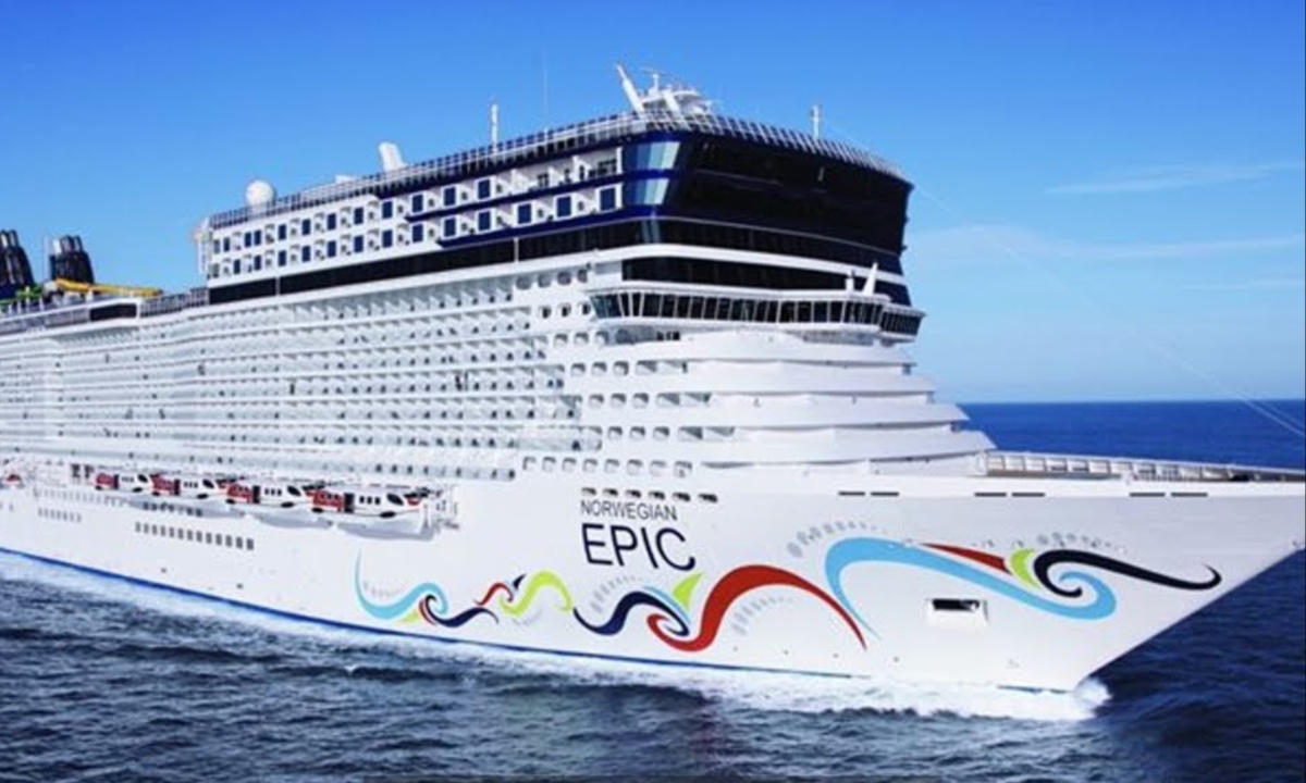 Man Falls Overboard from Norwegian Epic in Caribbean, Extensive Search Yields No Results