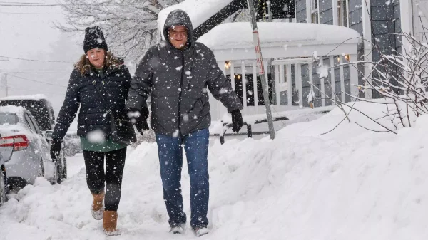 Most of U.S. Faces Snow-Free Christmas, Weather Disrupts Holiday Plans and Travel Rush