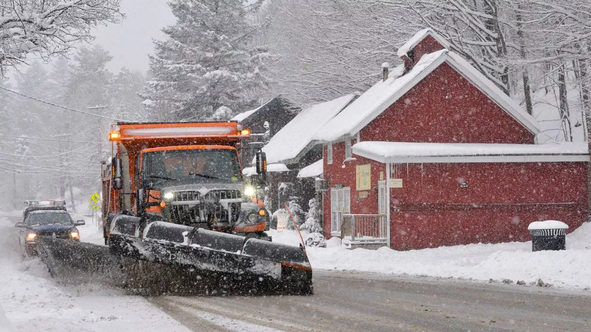 Most of U.S. Faces Snow-Free Christmas, Weather Disrupts Holiday Plans and Travel Rush