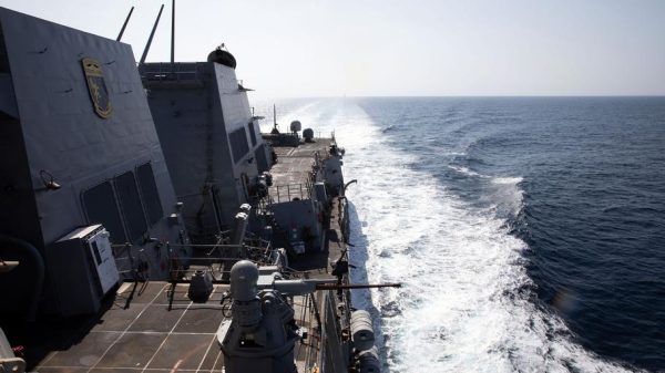 US Navy Thwarts Houthi Missile and Drone Attack on Commercial Ships in Gulf of Aden