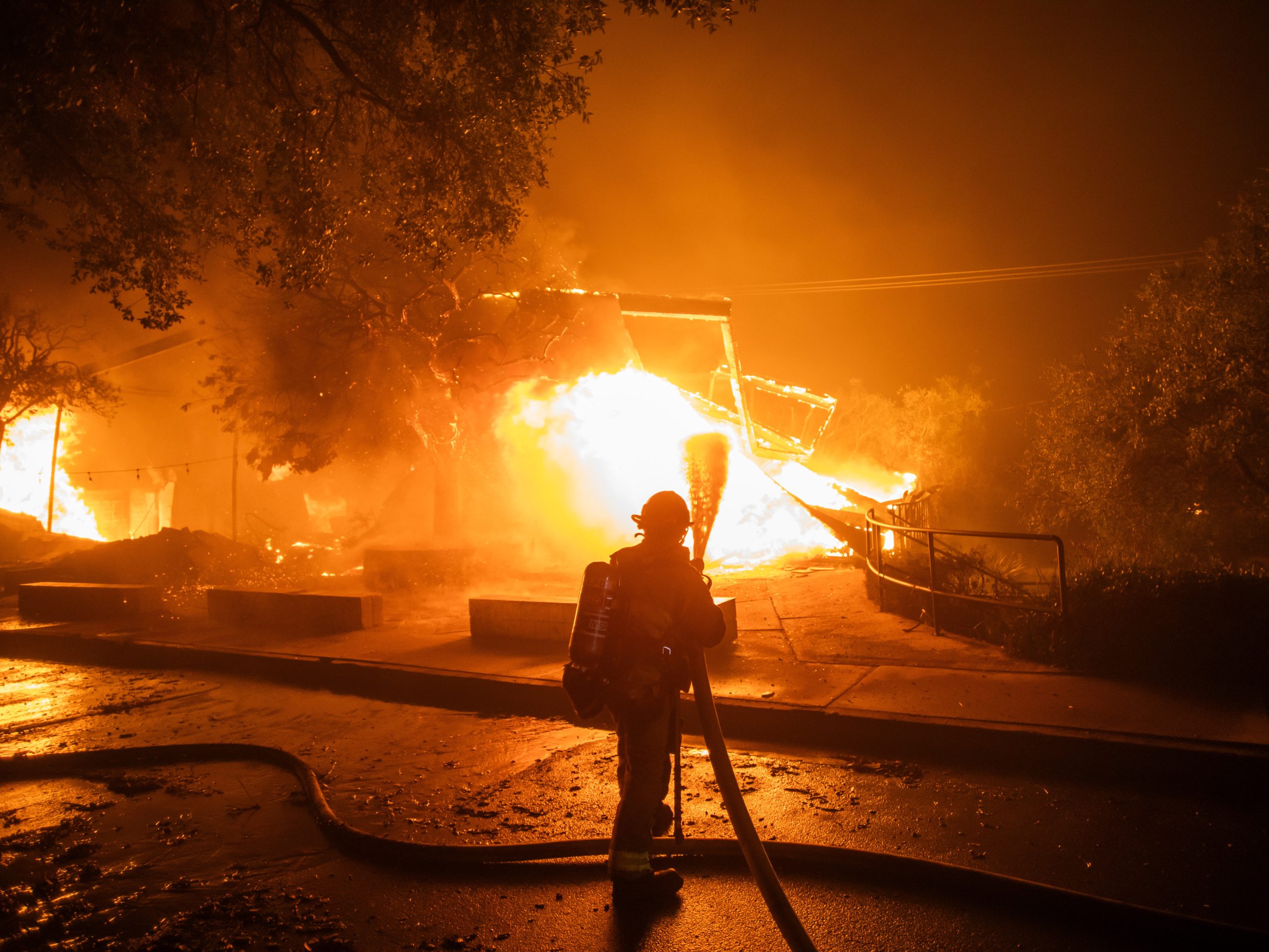 Wildfires Devastate Los Angeles Area With Fatalities, Thousands Displaced, and Emergency Efforts Intensify